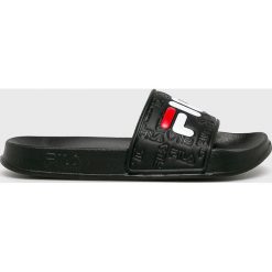Fila - Klapki Boardwalk Slipper. Białe klapki damskie Fila, bez wzorów, z gumy, bez obcasa, na obcasie. W wyprzedaży za 99,90 zł.