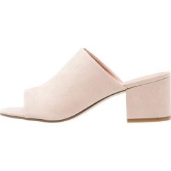 Klapki damskie: Madden Girl LORNA Klapki taupe