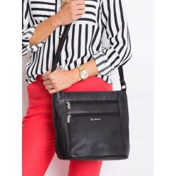 Torebka damska skórzana czarna Always Wild 3833. Czarne torebki klasyczne damskie ALWAYS WILD, w paski, ze skóry, eleganckie, na ramię, bez dodatków. Za 139,99 zł.
