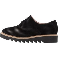 L37 SUPER COOL Oksfordki black. Czarne półbuty damskie L37, bez wzorów, ze skóry, bez obcasa, na sznurówki. Za 559,00 zł.