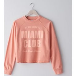 Bluza z nadrukiem -. Bluzy damskie Sinsay, s, z nadrukiem, bez rękawów, bez kaptura. W wyprzedaży za 19,99 zł.