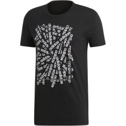 Adidas Koszulka Męska E Lin Scatter T/Black S. Czarne koszulki męskie Adidas, s, bez wzorów, z bawełny, sportowe, bez kołnierzyka, z krótkim rękawem, krótkie. Za 109,00 zł.