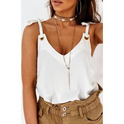 Top damski CVETINA WHITE. Białe bluzki damskie IVET, bez wzorów, eleganckie, bez kołnierzyka. W wyprzedaży za 9,00 zł.
