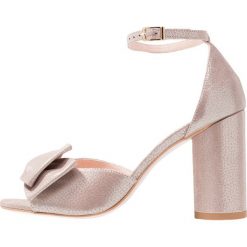 Yes I Do DAISY Sandały na obcasie taupe. Szare rzymianki damskie Yes I Do, z materiału, na obcasie. Za 639,00 zł.