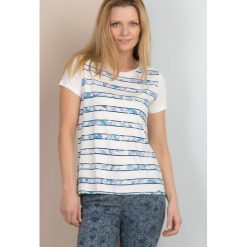 T-shirt w kwiatowe paski. T-shirty damskie Monnari, w paski, z wiskozy. Za 49,95 zł.