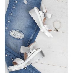 Sandałki damskie Shoesita 6293 Srebrne. Szare sandały damskie SHOESITA, w paski, z gumy, bez obcasa, na koturnie, z paskami. Za 89,00 zł.
