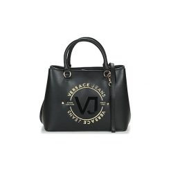 Torebki do ręki Versace Jeans E1VTBBHD. Czarne torebki klasyczne damskie Versace Jeans, bez wzorów, z jeansu, do ręki, bez dodatków. Za 659,00 zł.