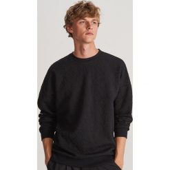 Bluza z recyklingowanego materiału - Czarny. Czarne bluzy męskie Reserved, s, bez wzorów, bez kołnierzyka, bez rękawów, bez kaptura. Za 119,99 zł.
