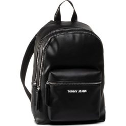 Plecak TOMMY JEANS - Tjw Femme Mini Backpack AW0AW08244 0F4. Czarne plecaki damskie Tommy Jeans, bez wzorów, z jeansu, klasyczne. W wyprzedaży za 429,00 zł.