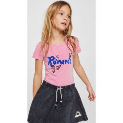 Mango Kids - Top dziecięcy Emma 110-164 cm. Szare topy damskie marki Mango Kids, z aplikacjami, z bawełny, z okrągłym kołnierzem. W wyprzedaży za 29,90 zł.