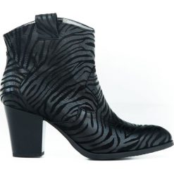 Kowbojki na obcasie - skóra naturalna - model 471 - kolor czarny zebra. Czarne botki damskie Zapato, ze skóry, bez obcasa, na obcasie, bez zapięcia. Za 399,00 zł.