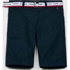 Tommy Hilfiger - Szorty dziecięce 128-176 cm. Niebieskie spodenki chłopięce TOMMY HILFIGER, w paski, z elastanu, casualowe. W wyprzedaży za 179,90 zł.