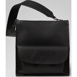 Skórzana torebka w kolorze czarnym - 26 x 27,5 x 14 cm. Torebki klasyczne damskie Marc O'Polo Accessoires, w paski, z materiału. W wyprzedaży za 591,95 zł.