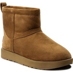 Buty UGG - W Classic Mini Waterproof 1019643 W/Che. Pomarańczowe kozaki damskie Ugg, na zimę, z wełny, na niskim obcasie, bez zapięcia. Za 819,00 zł.
