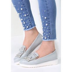 Szare Mokasyny White Heaven. Szare mokasyny damskie marki vices, na płaskiej podeszwie. Za 59,99 zł.