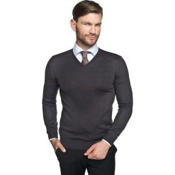 Swetry klasyczne męskie: sweter valero w serek grafit