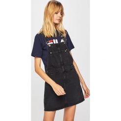 Tommy Jeans - Sukienka. Czarne sukienki damskie Tommy Jeans, na co dzień, s, bez wzorów, z bawełny, casualowe, z dekoltem karo, bez rękawów, mini, proste. W wyprzedaży za 399,90 zł.