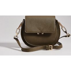 Torebka typu saddle bag - Zielony. Zielone torebki klasyczne damskie Mohito, bez wzorów, bez dodatków. Za 119,99 zł.
