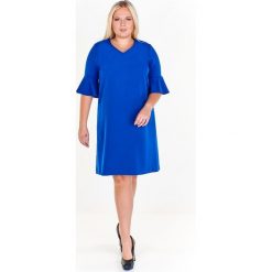 Pudełkowa sukienka z dekoltem w serek oraz rękawami rozkloszowanymi na końcach niebieski. Niebieskie sukienki damskie N/A, plus size, bez wzorów, z poliesteru, z dekoltem w serek, plus size, bez rękawów, rozkloszowane. Za 164,12 zł.