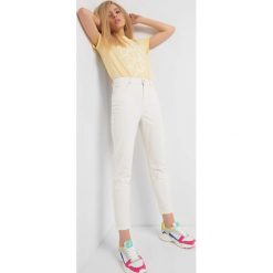 Spodnie typu slim mom. Brązowe jeansy damskie Orsay, z elastanu, z podwyższonym stanem. Za 119,99 zł.