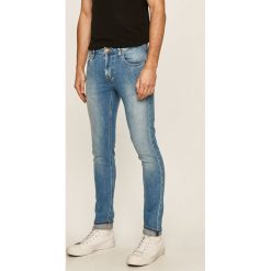Guess Jeans - Jeansy Chris. Niebieskie jeansy męskie Guess Jeans, m, z aplikacjami. Za 369,90 zł.