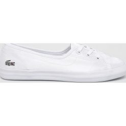 Lacoste - Tenisówki. Białe trampki i tenisówki damskie Lacoste, bez wzorów, z gumy, na sznurówki. W wyprzedaży za 199,90 zł.