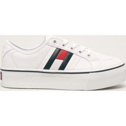 Tommy Jeans - Tenisówki. Białe trampki i tenisówki damskie Tommy Jeans, bez wzorów, z jeansu, bez zapięcia. Za 399,90 zł.