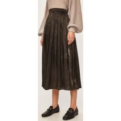 Answear - Spódnica. Czarne spódniczki damskie ANSWEAR, s, bez wzorów, z poliesteru, z podwyższonym stanem, midi, rozkloszowane. W wyprzedaży za 89,90 zł.