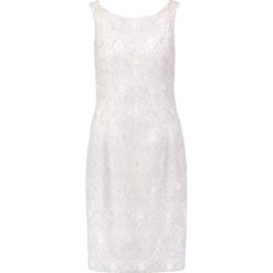 Swing Sukienka koktajlowa ivory/silver. Białe sukienki koktajlowe marki Swing, z materiału. W wyprzedaży za 356,85 zł.