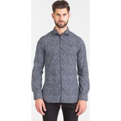 CZARNA KOSZULA VALLEY Guess. Czarne koszule męskie Guess, xxl, z aplikacjami, z bawełny. Za 184,50 zł.