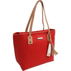 Doca Damska torebka 15046. Czerwone torebki klasyczne damskie Doca, bez wzorów, eleganckie, bez dodatków. W wyprzedaży za 178,00 zł.