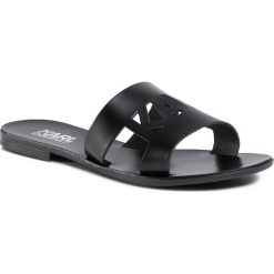 Klapki KARL LAGERFELD - KL80400 Black Lthr. Czarne klapki damskie KARL LAGERFELD, bez wzorów, ze skóry, bez obcasa. W wyprzedaży za 279,00 zł.