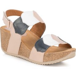 Buty damskie. Szare koturny damskie Wittchen, bez obcasa, na koturnie, bez zapięcia. W wyprzedaży za 199,90 zł.
