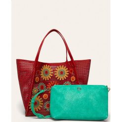Desigual - Torebka. Czerwone torby damskie na zakupy Desigual, z aplikacjami, z poliesteru, na ramię, duże, z aplikacjami. Za 449,90 zł.