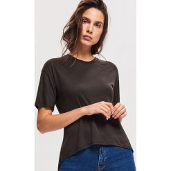T-shirt z lyocellu - Czarny. Czarne t-shirty damskie Reserved, s, bez wzorów, z lyocellu, bez kołnierzyka. W wyprzedaży za 24,99 zł.
