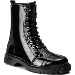 Botki BRONX - 47008-BN BX 829 Black 1. Czarne buty zimowe damskie marki Bronx, z lakierowanej skóry, na obcasie. W wyprzedaży za 339,00 zł.