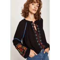 Desigual - Bluzka. Czarne bluzki damskie Desigual, s, z haftami, z wiskozy, bez kołnierzyka, z długim rękawem. W wyprzedaży za 269,90 zł.