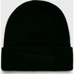 Calvin Klein - Czapka. Czarne czapki zimowe męskie marki Calvin Klein, na zimę, z dzianiny. Za 159,90 zł.