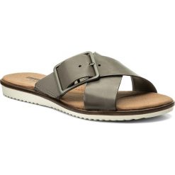 Klapki CLARKS - Kele Heather 261335794 Sage Leather. Szare klapki damskie marki Clarks, ze skóry. W wyprzedaży za 169,00 zł.