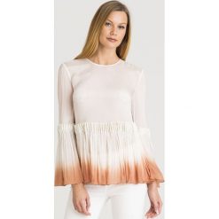 BLUZKA Elisabetta Franchi. Białe bluzki damskie Elisabetta Franchi, z aplikacjami, z wiskozy, z okrągłym kołnierzem, bez rękawów. Za 1225,00 zł.