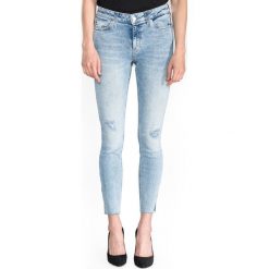 Calvin Klein 001 Dżinsy Niebieski. Niebieskie jeansy damskie Calvin Klein, bez wzorów, z elastanu. Za 567,95 zł.