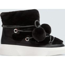 Czarne botki miejskie winter. Czarne botki damskie na obcasie marki Pull&Bear. Za 199,00 zł.