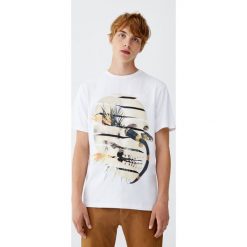 Koszulka z czaszką i wężem. Czarne koszulki męskie Pull&Bear, m, bez wzorów, bez kołnierzyka, z krótkim rękawem, krótkie. Za 49,90 zł.