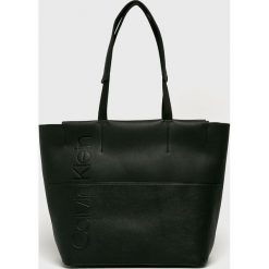 Calvin Klein - Torebka. Czarne torebki klasyczne damskie Calvin Klein, z materiału, duże. Za 539,90 zł.