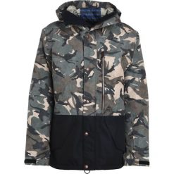 DC Shoes OUTLIER Kurtka snowboardowa british woodland. Zielone kurtki narciarskie męskie DC Shoes, m, z materiału. W wyprzedaży za 943,20 zł.