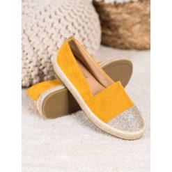 Espadryle z brokatem. Espadryle damskie SEASTAR, bez wzorów, z zamszu, bez obcasa. W wyprzedaży za 89,00 zł.