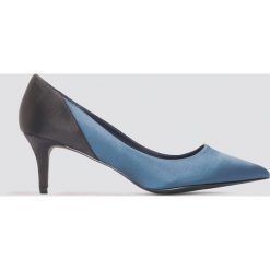 NA-KD Shoes Satynowe czółenka na średnim obcasie - Black,Blue. Niebieskie czółenka marki NA-KD Shoes, z satyny, na średnim obcasie, na obcasie. W wyprzedaży za 42,58 zł.