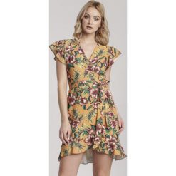 Żółta Sukienka Acapheme. Żółte sukienki damskie Renee, na co dzień, s, w kwiaty, bez kołnierzyka, z krótkim rękawem, krótkie, mini, rozkloszowane. Za 99,99 zł.