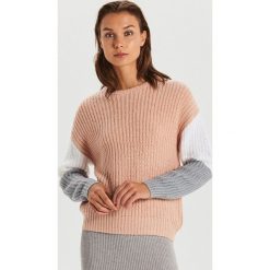 Kolorowy sweter - Jasny szary. Szare swetry damskie Cropp, s, bez wzorów, bez rękawów, bez kaptura. Za 79,99 zł.