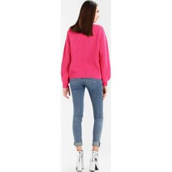 Swetry klasyczne damskie: mbyM MALVINA Sweter deep pink